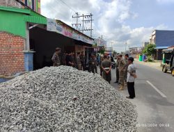 Hindari Kecelakaan, Satpol PP Tanjab Barat Tegur Pemilik Matrial